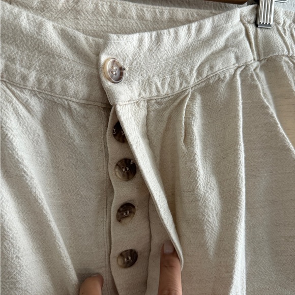 Lacausa Linen Blend Pleated Shorts - Picture 3 of 9